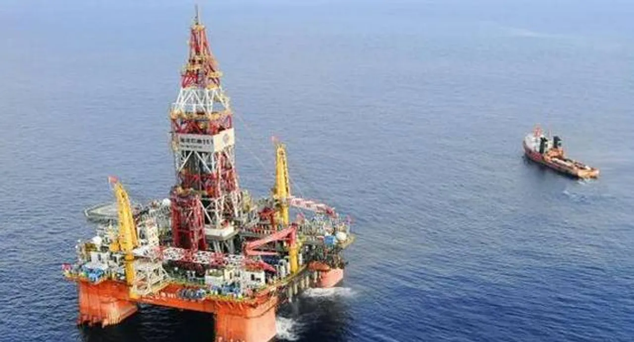 China accuses US of militarising South China Sea