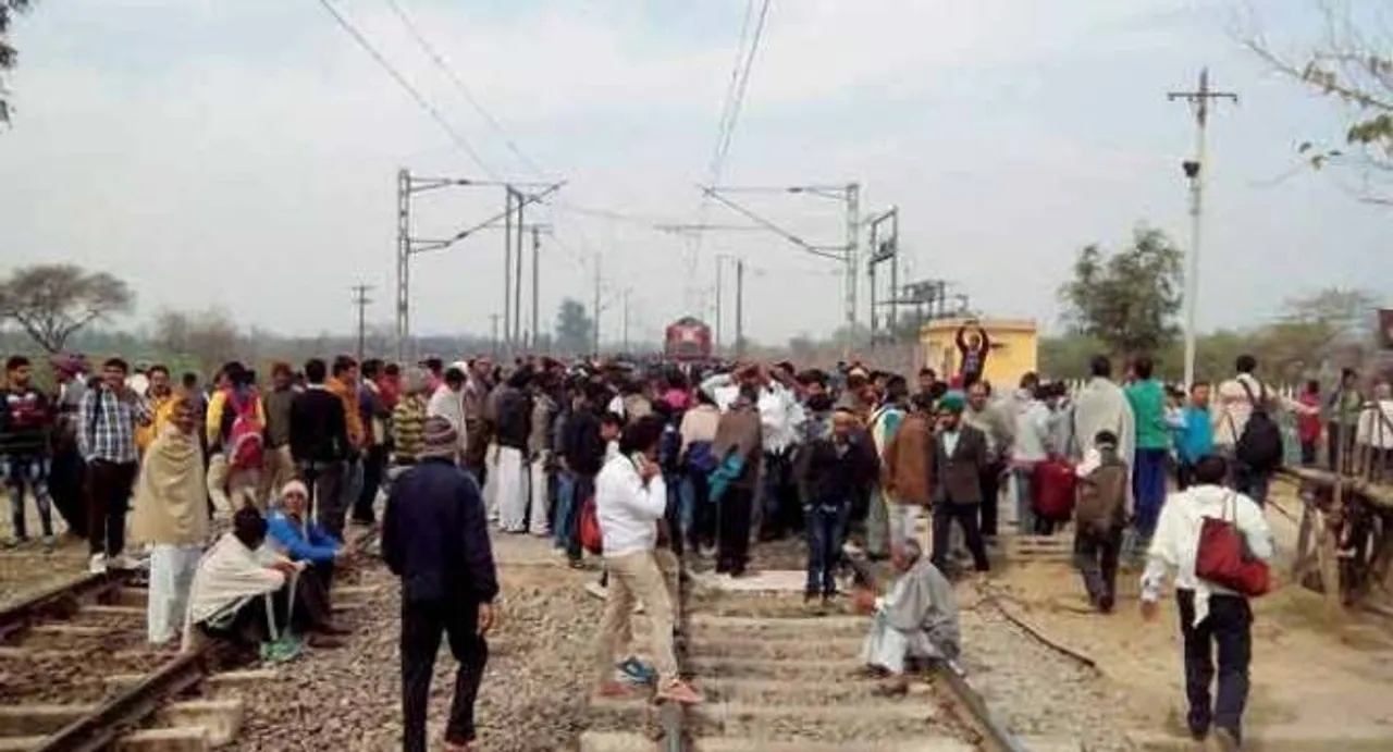  Mobile internet blocked in Rohtak, CM Khattar calls all-party meet