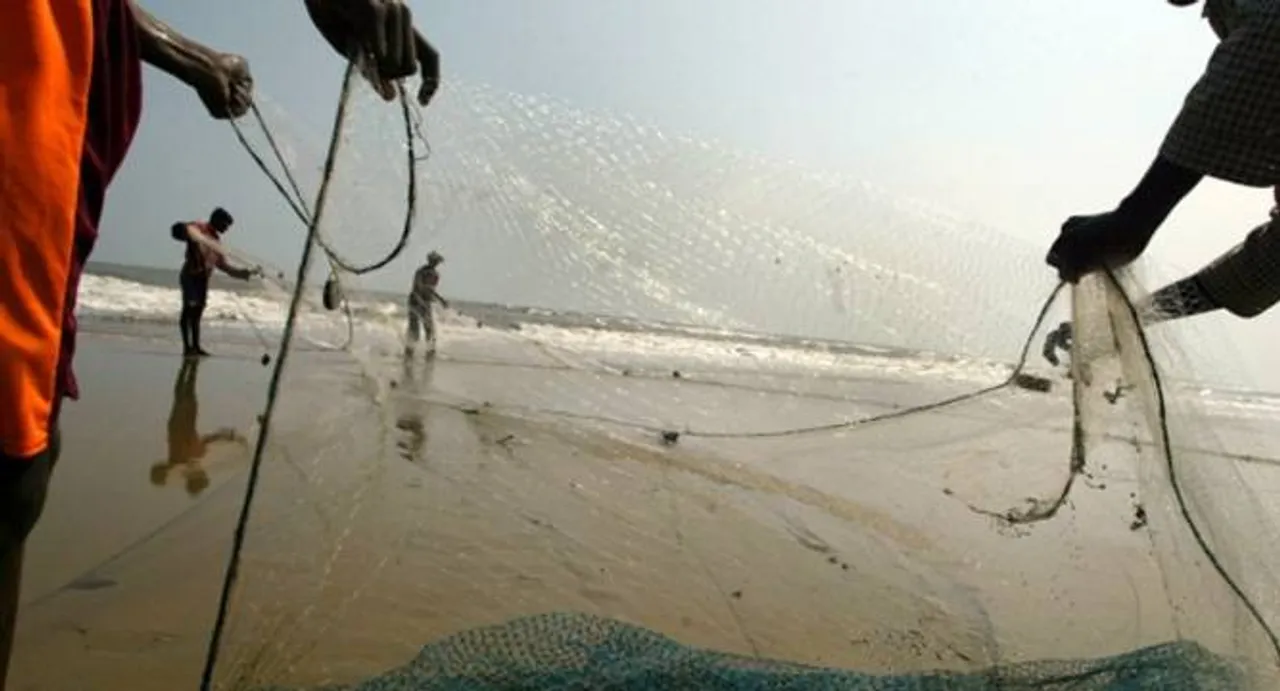 Pakistan apprehends another 48 fishermen; 88 held in two days