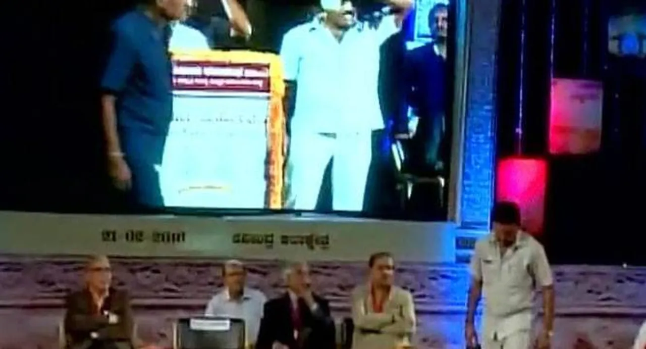 â€˜Packetâ€™ hurled on stage shared by CM, Union Min, ex-CJI