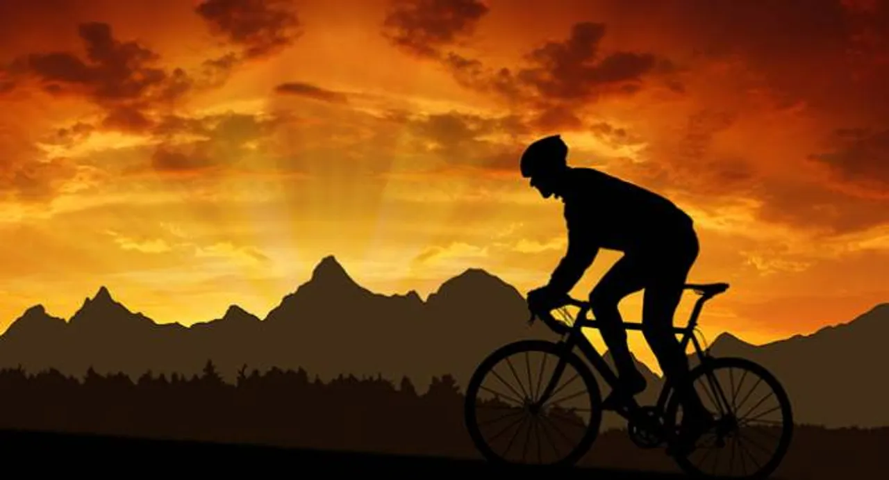 Bankers, doctors cycle from Delhi to Mumbai for cancer charity