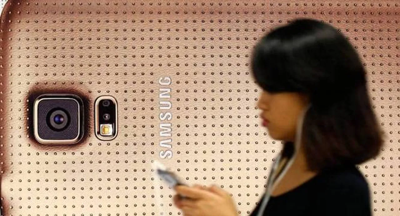 Samsung lines up 2 new smartphones; to hit India next month
