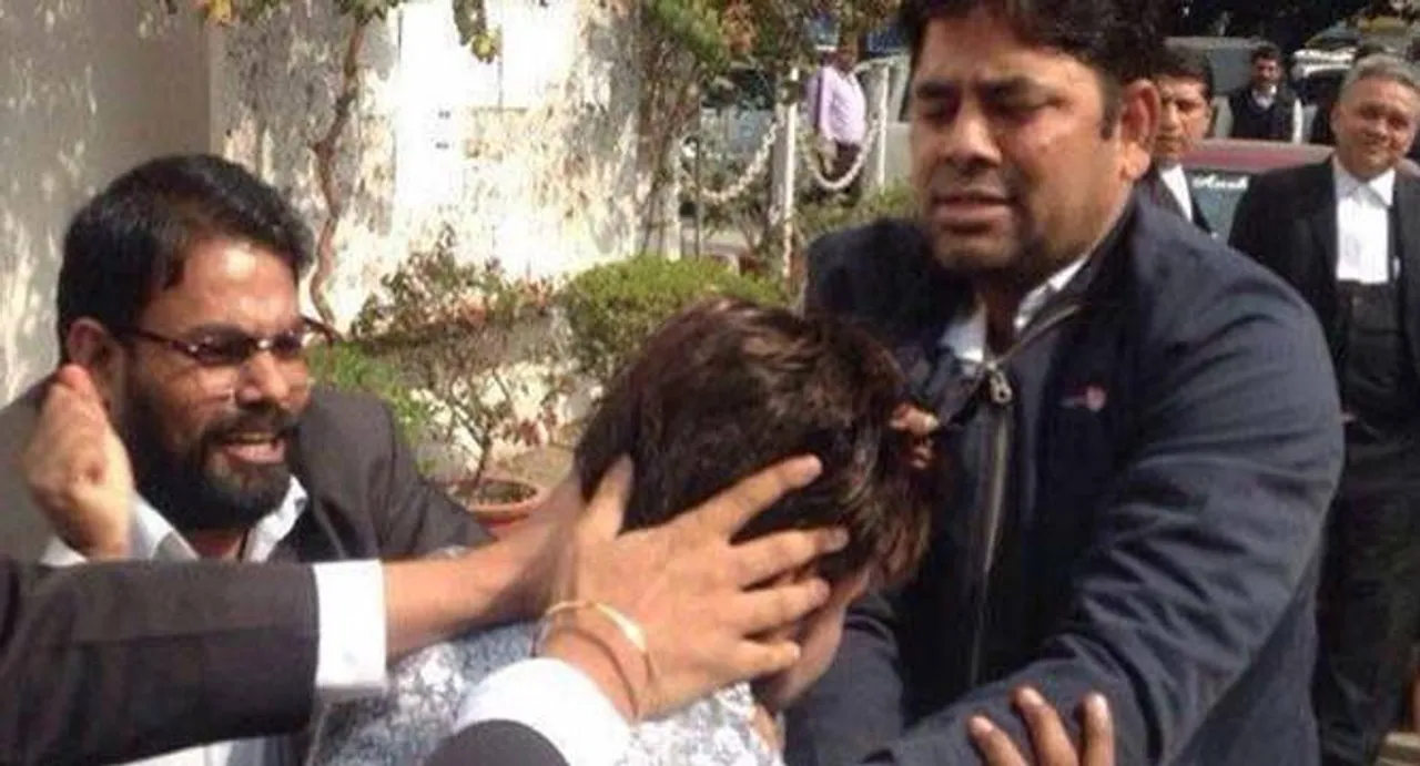 JNU row: Lawyer Yashpal Singh caught on camera thrashing journos arrested