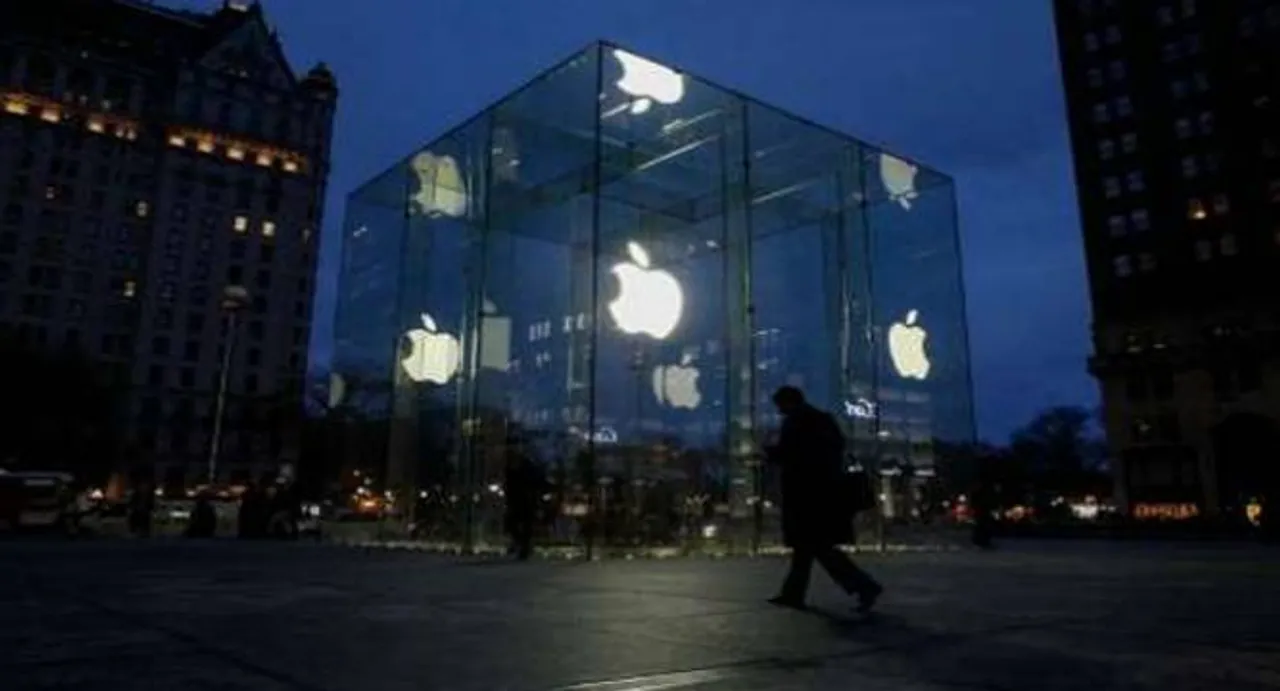 Apple chief calls FBI iPhone case 'bad for America'