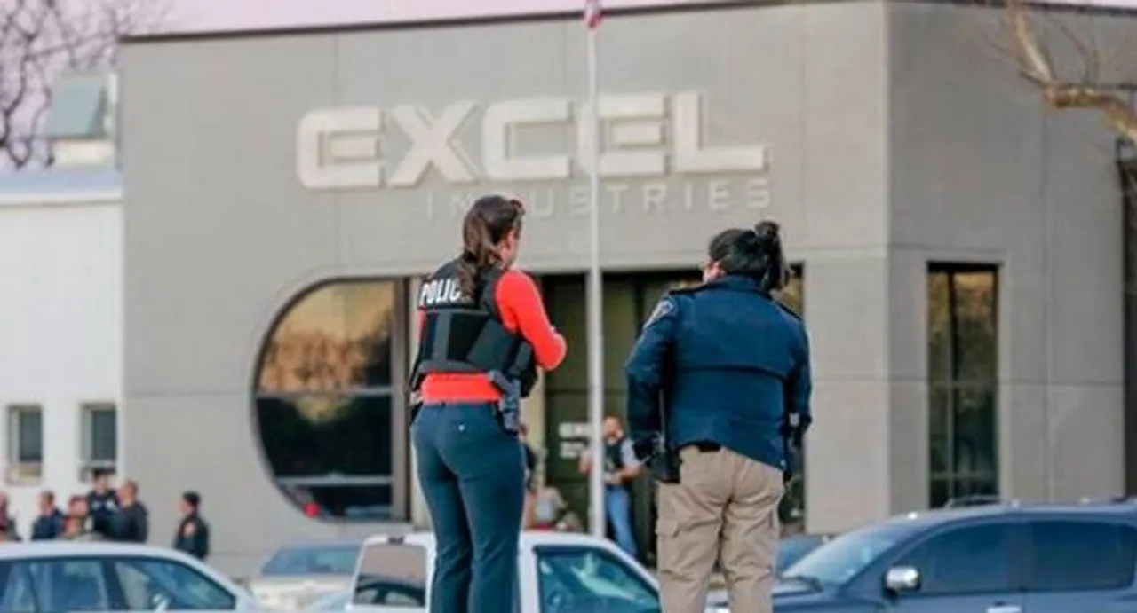 Gunman kills 3 in Kansas factory before dying in shootout