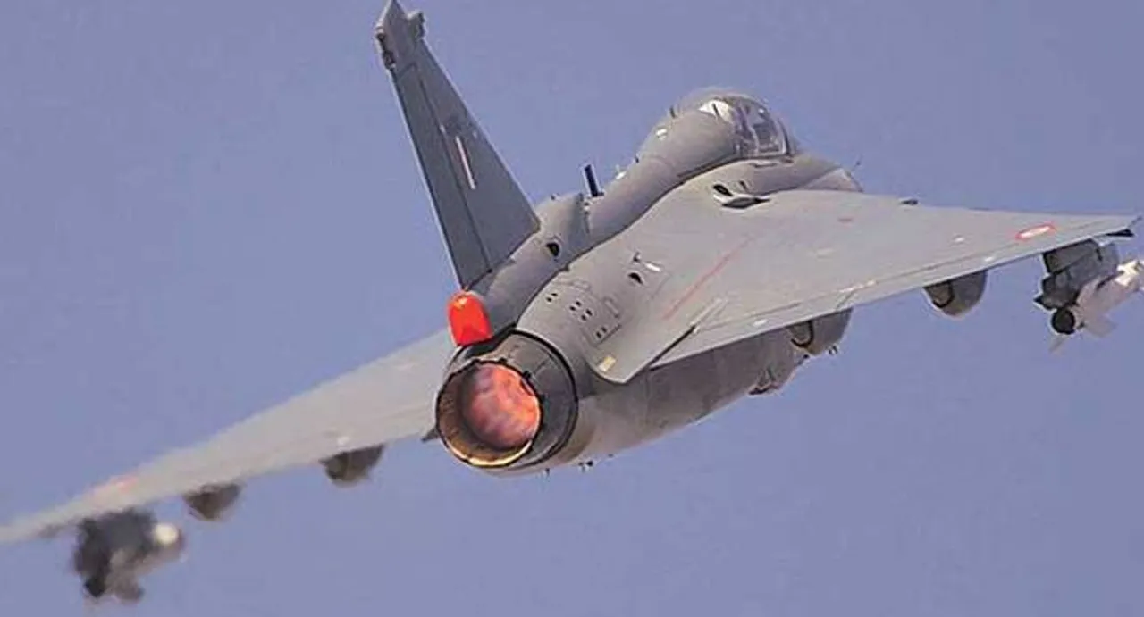 IAF to induct 8 squadrons 'Tejas' in 8 years: Manohar Parrikar