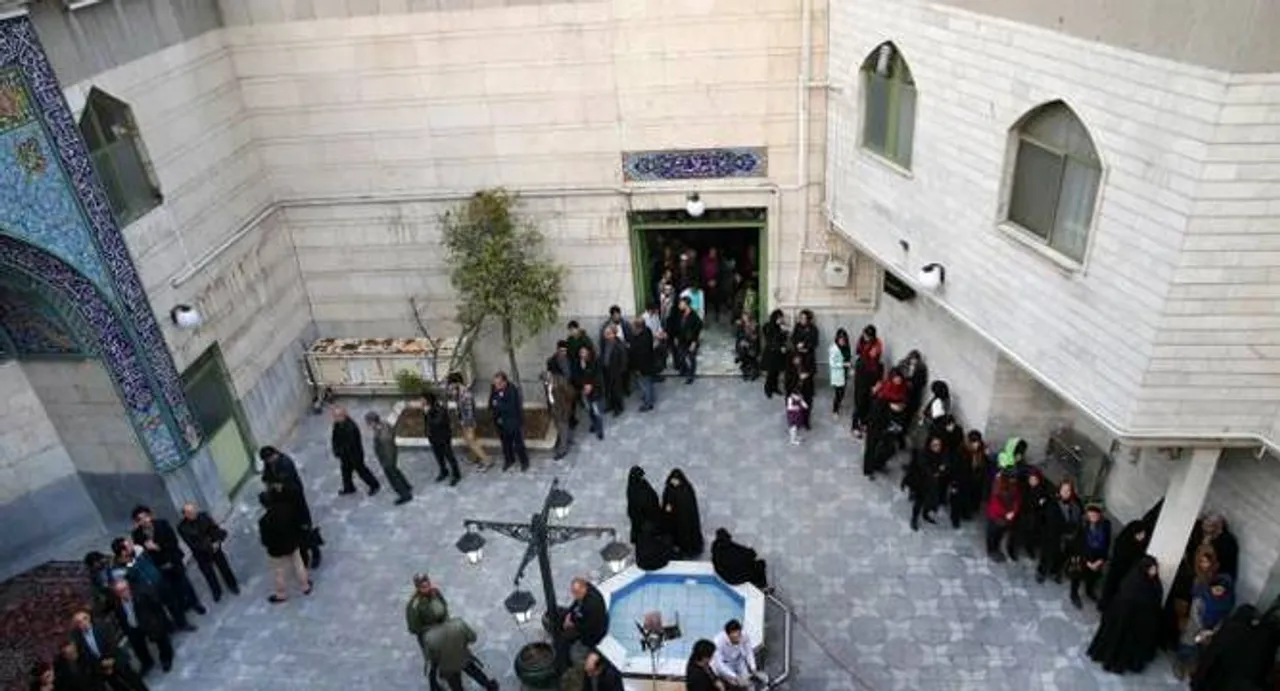 Reformists leading in Iran parliament vote 