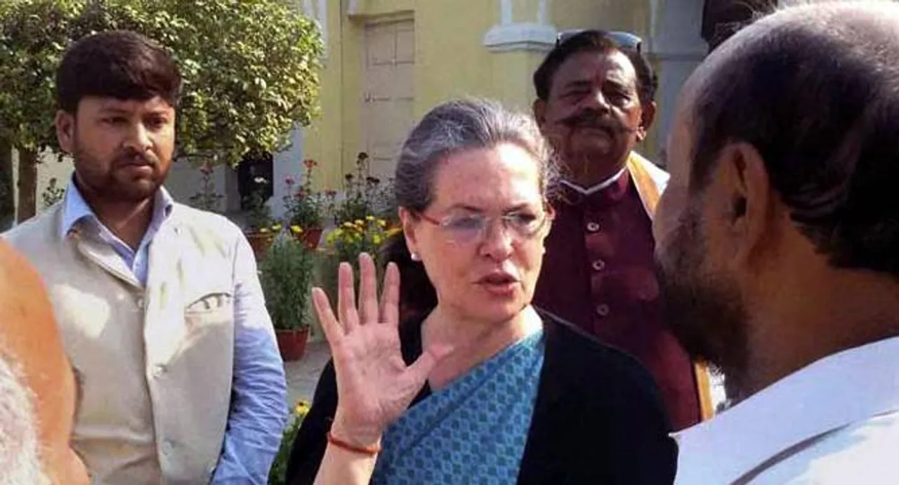Ishrat Jahan case: As BJP bombards Congress, Sonia backs Chidambaram