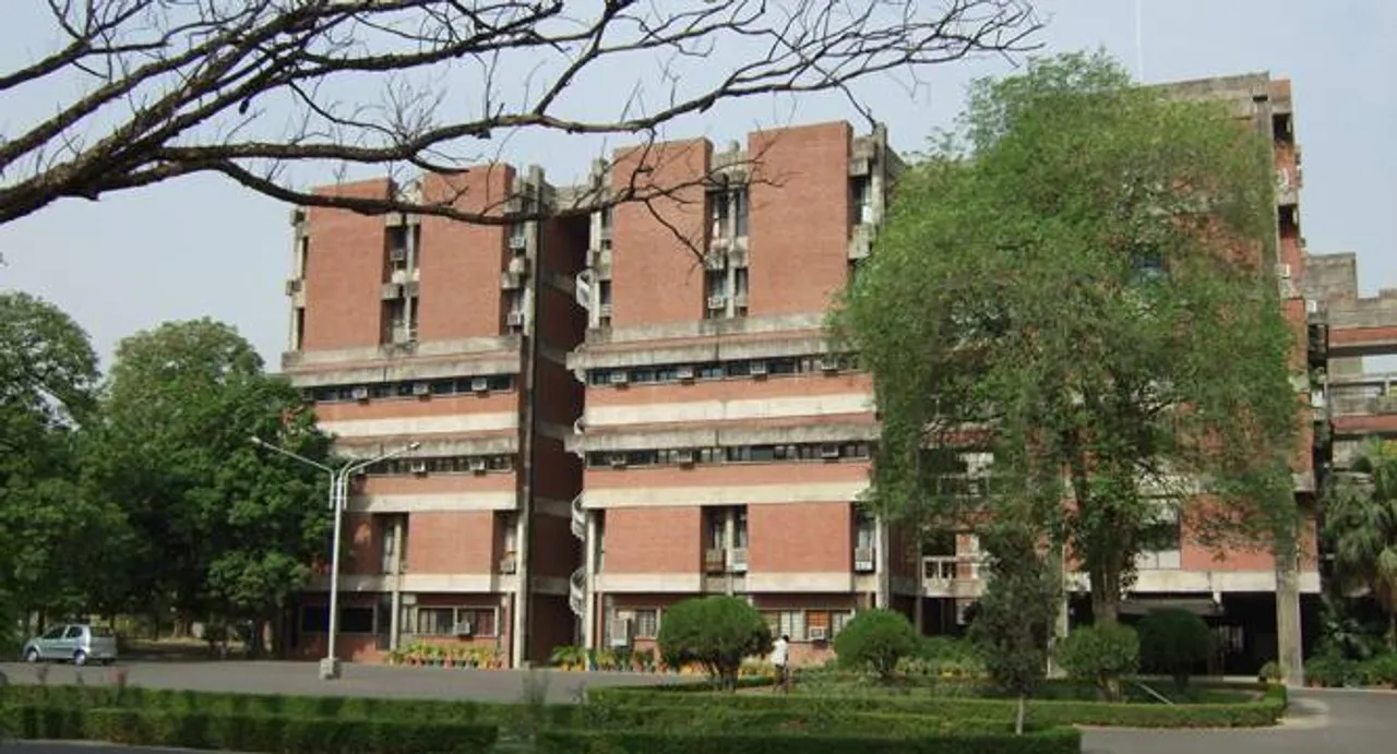 Karzai to address IIT-Kanpur students