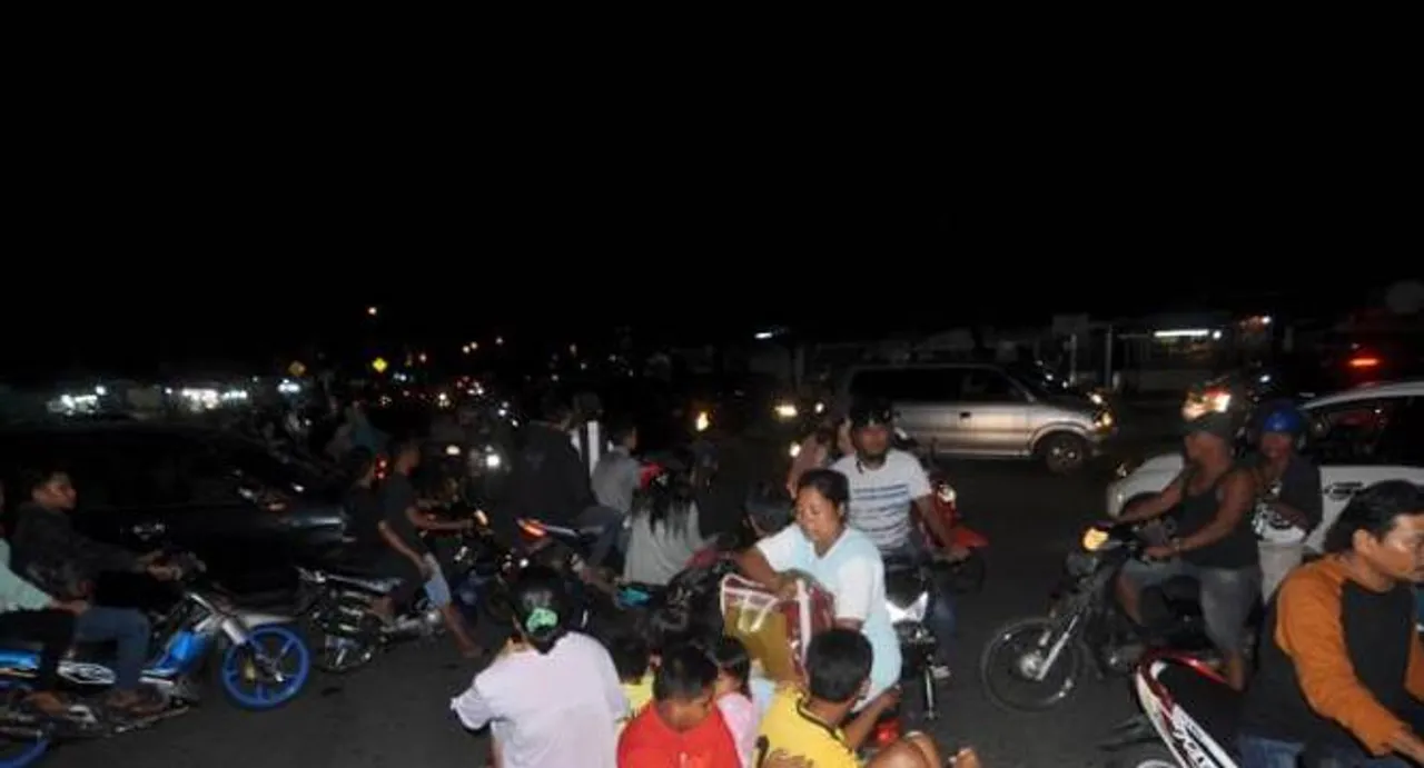 Rescuers check remote Indonesian islands after quake