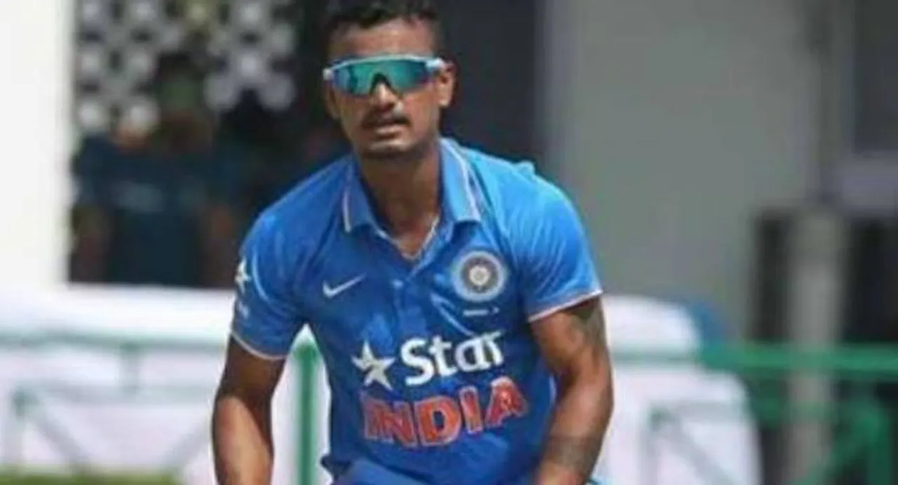 Team and Dhoni helped me to calm my nerves, says Negi