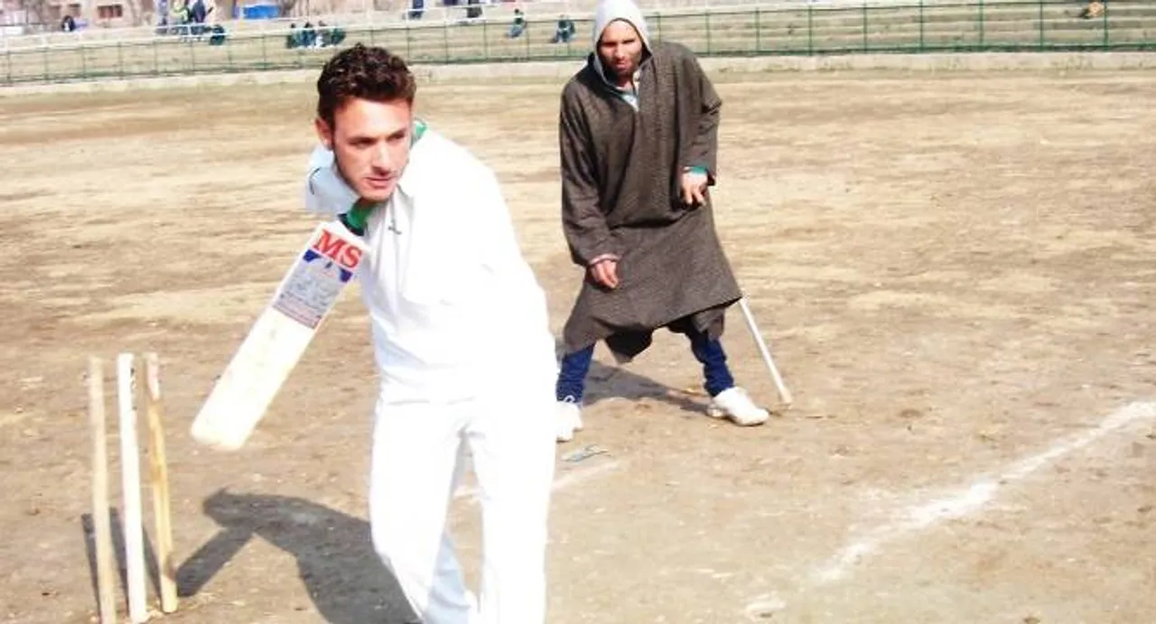 A double-arm-amputee who can bat, bowl and lead