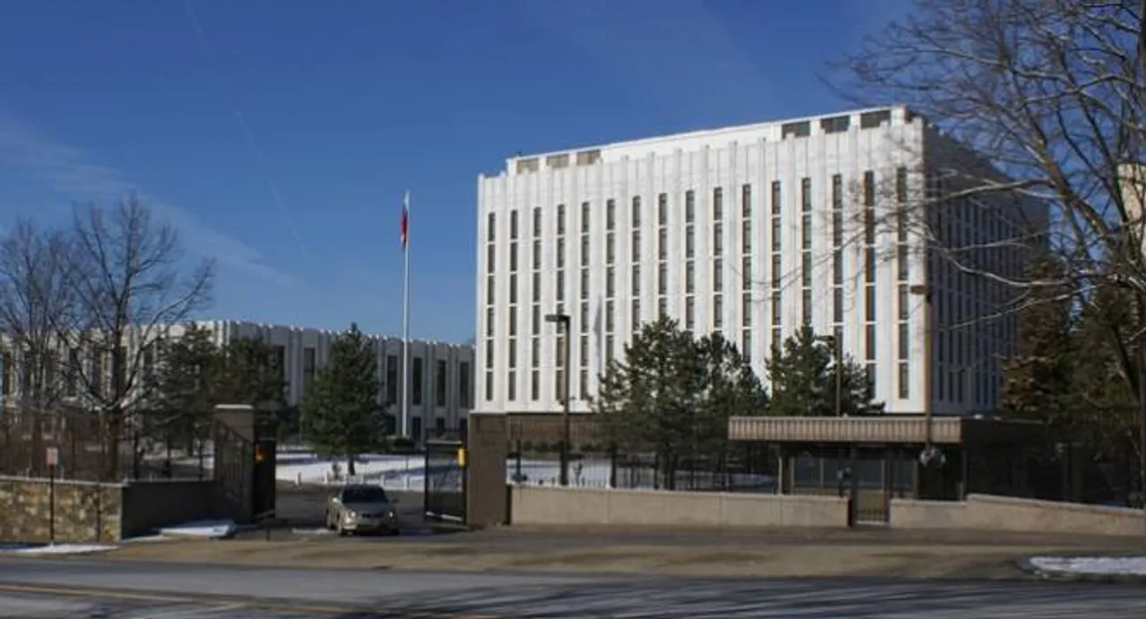 Ukrainians pelt Russia embassy with eggs, demand pilot release