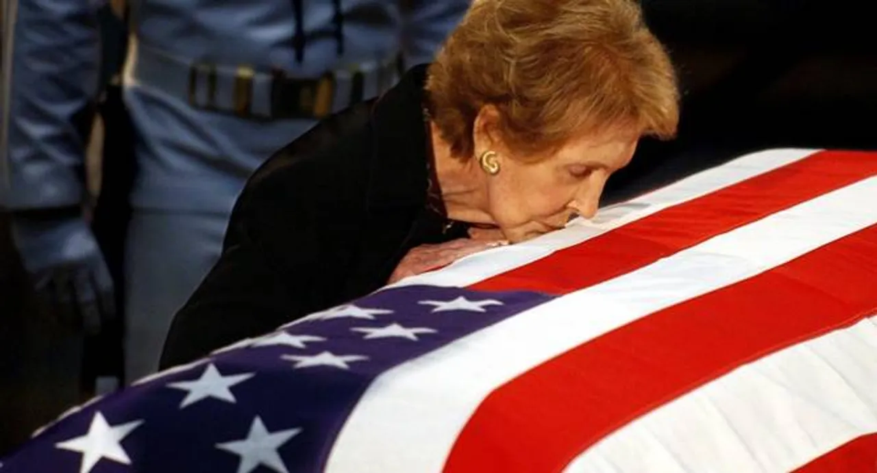 Former first lady Nancy Reagan dies at age 94