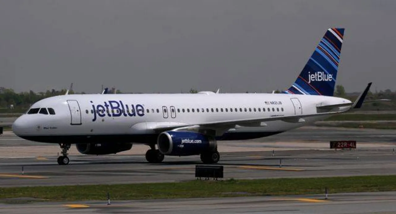 SHOCKING! Muslim women escorted off plane in US for 'staring' at crew member