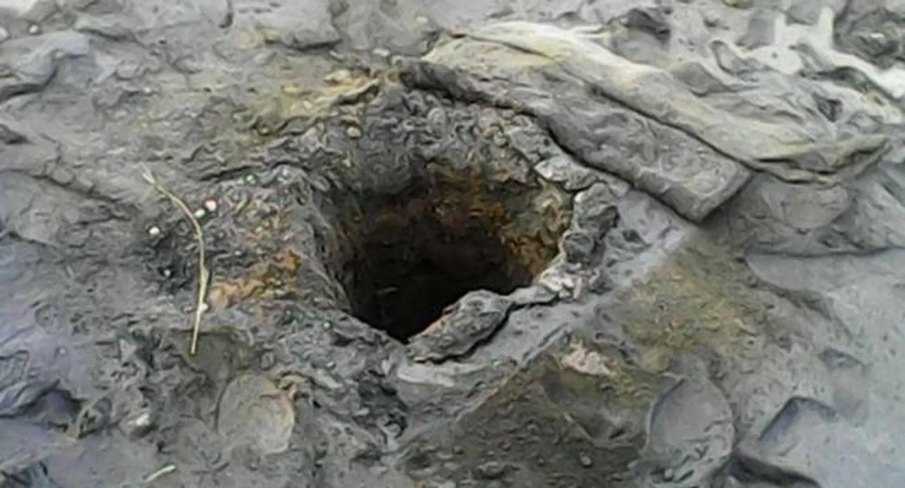 Maharashtra: 4-year-old falls into borewell; rescue operation on