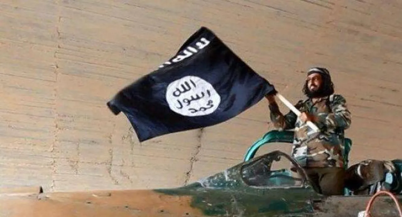Iraqi officials: IS chemical attacks kill child, wound 600