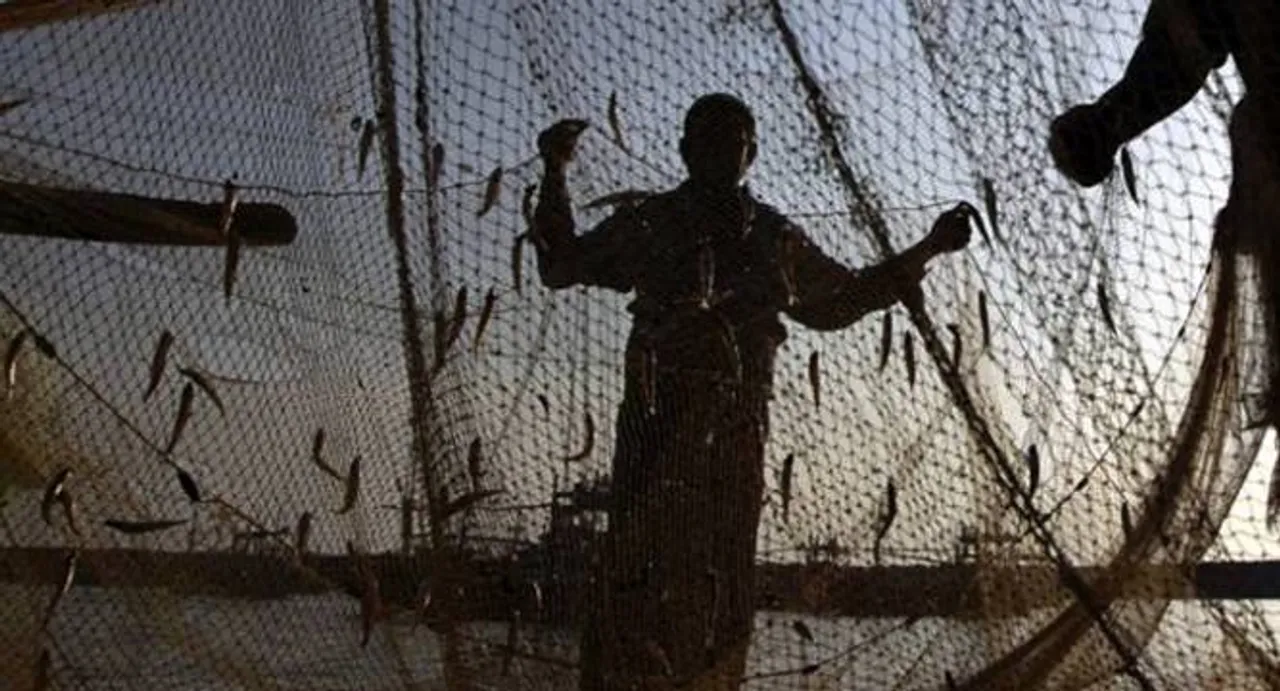 28 Indian fishermen arrested by Lankan Navy