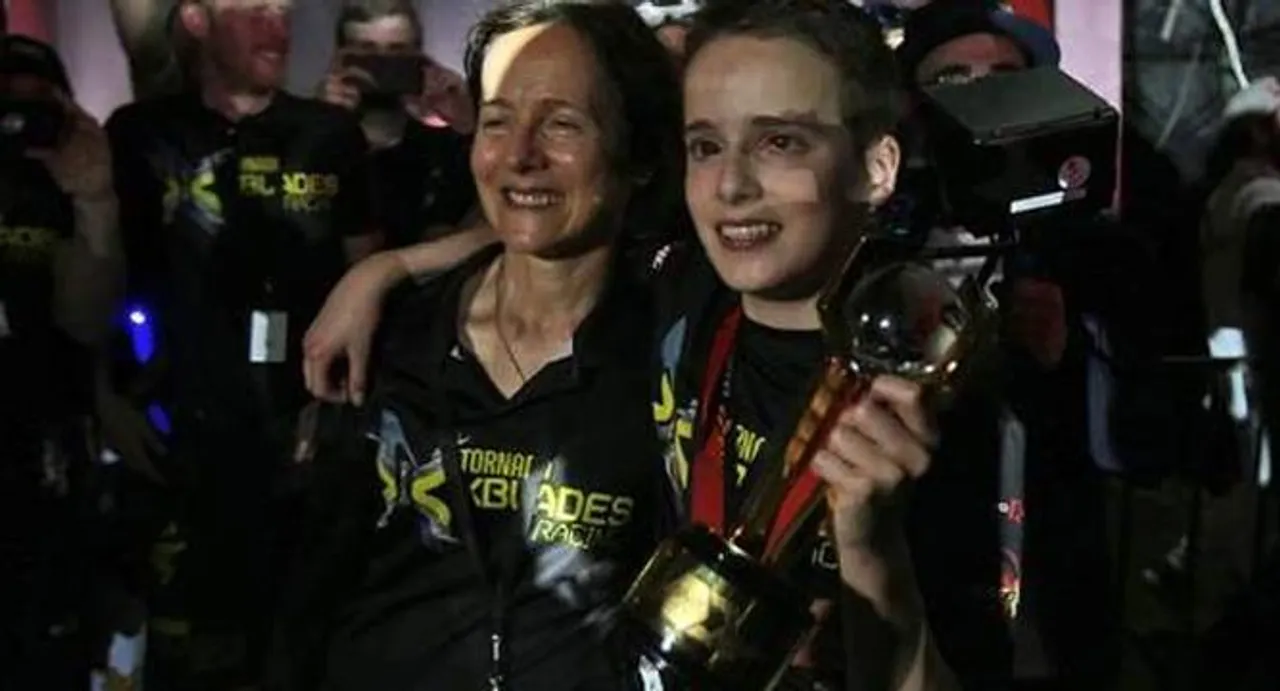  This 15-year-old flied a plane; won award