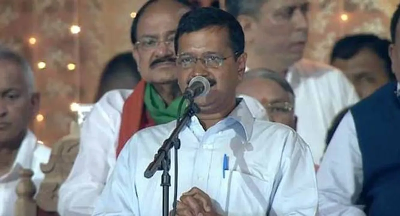 Kejriwal seeks Sri Sri's assistance in cleaning Yamuna river