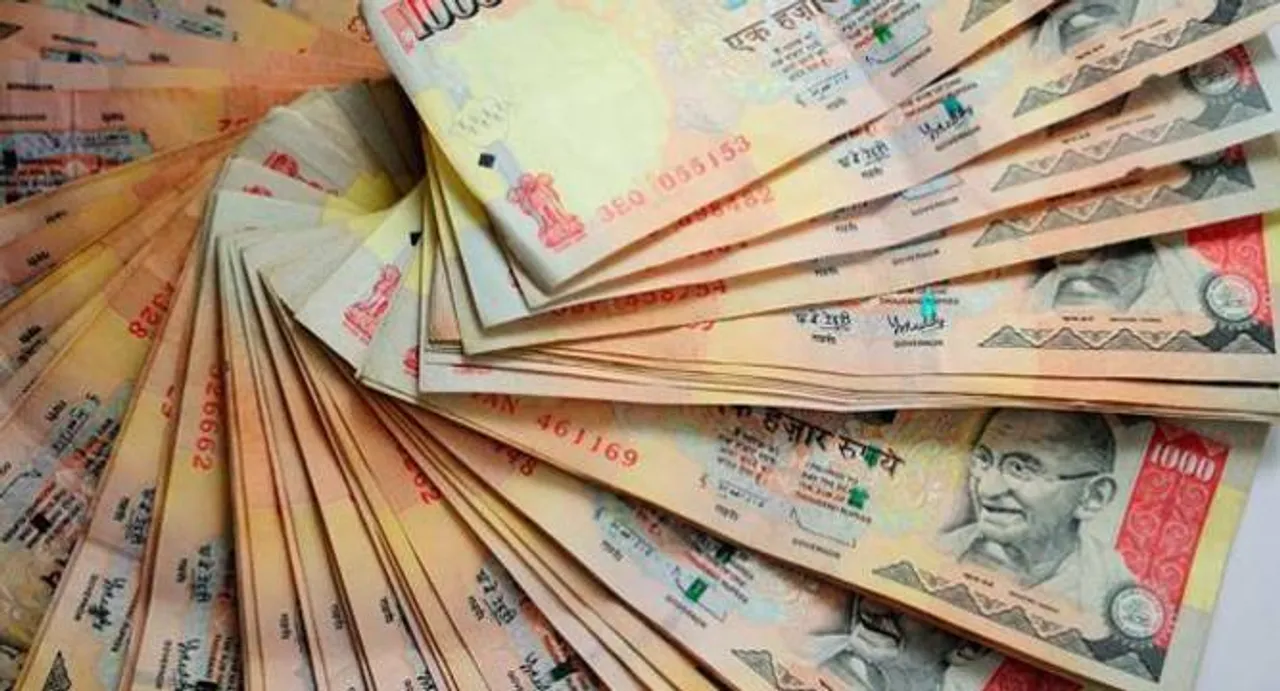 Rupee snaps 3-day winning spree, down 6 paise to 67.11