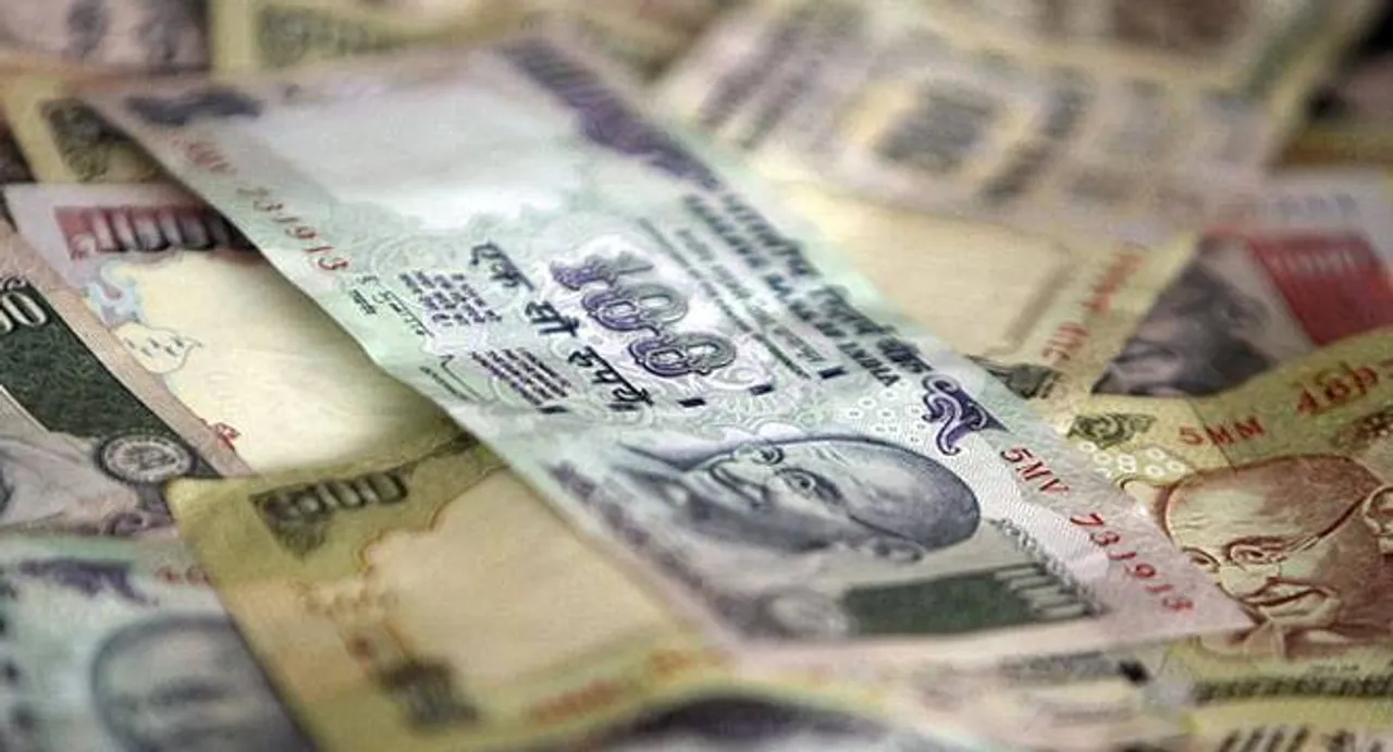 Rupee sinks 15 paise against US dollar in early trade