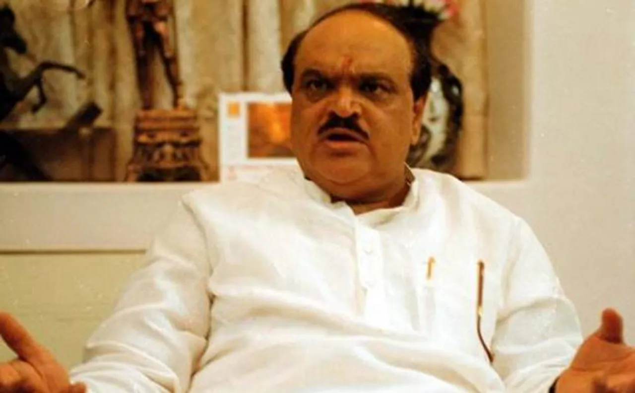 Bhujbal complains of uneasiness, doctors sent to ED office