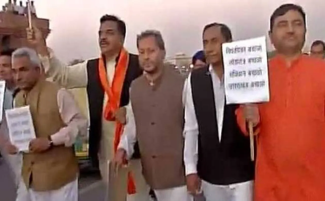 Cong, BJP delegations meet President Pranab Mukherjee on Uttarakhand crisis