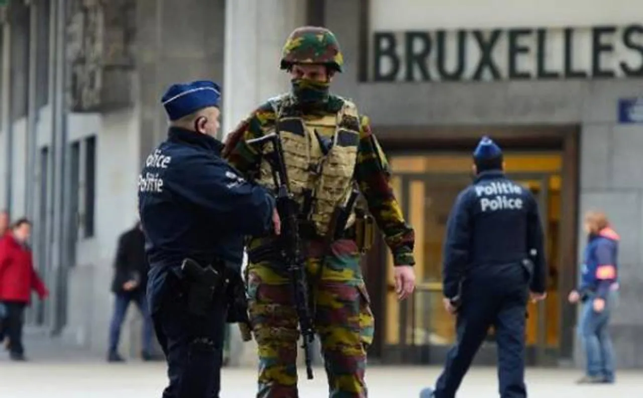 Huge manhunt after Islamic State kills 35 in Brussels bombings