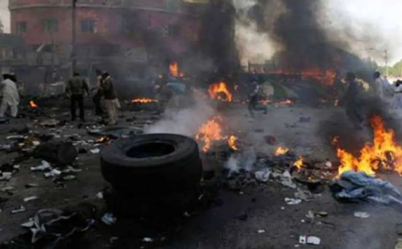 Suicide bombers kill 3 soldiers in attack on Iraq base