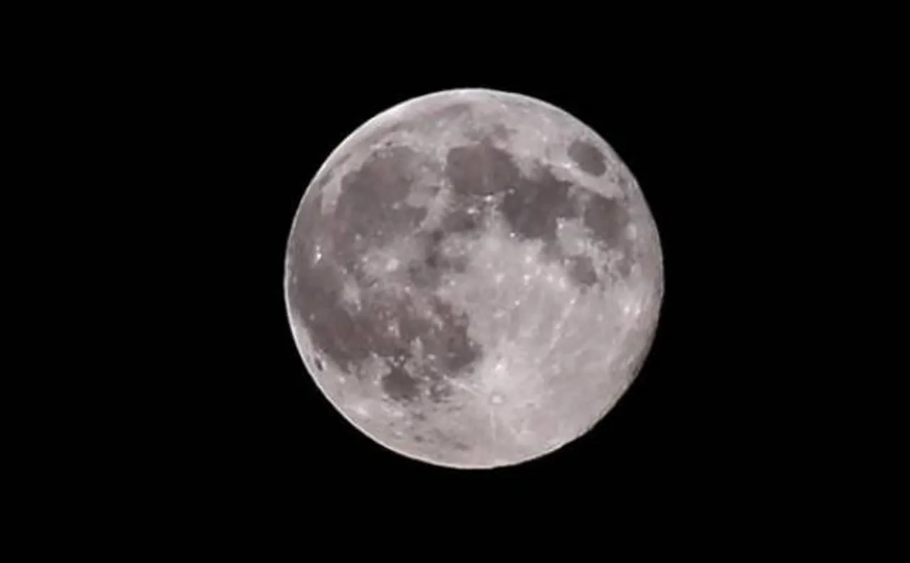 Moon used to spin on a different axis, says study