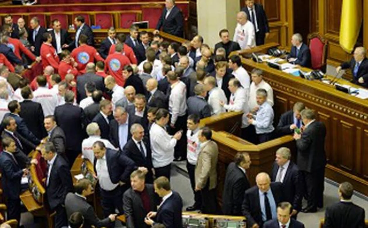 Ukraine's parliament sacks corruption-tainted prosecutor
