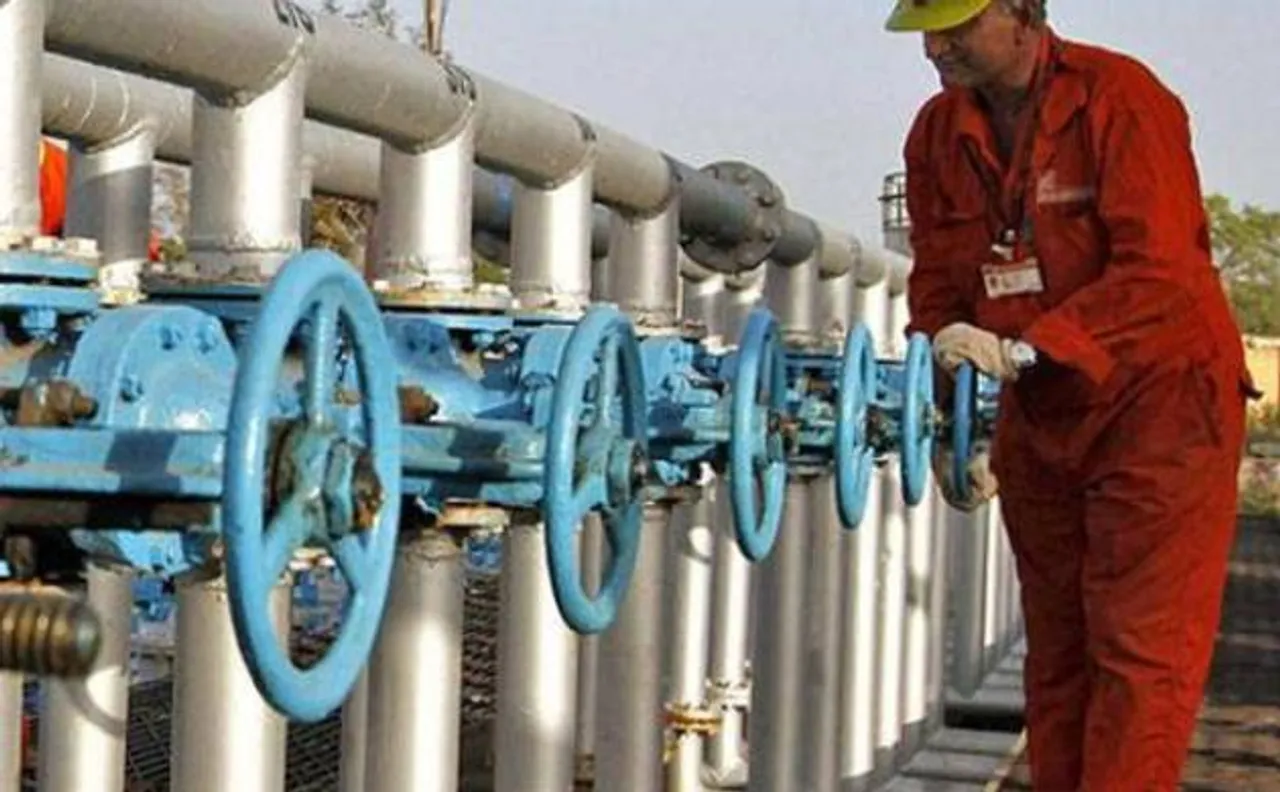 Natural gas prices cut by 20 pc; CNG, cooking gas to cost less