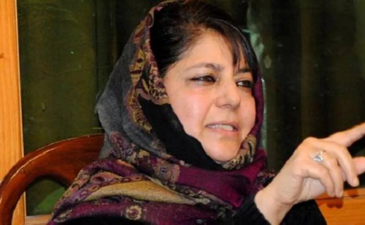 Mehbooba calls up Farooq, Omar to invite them for swearing-in