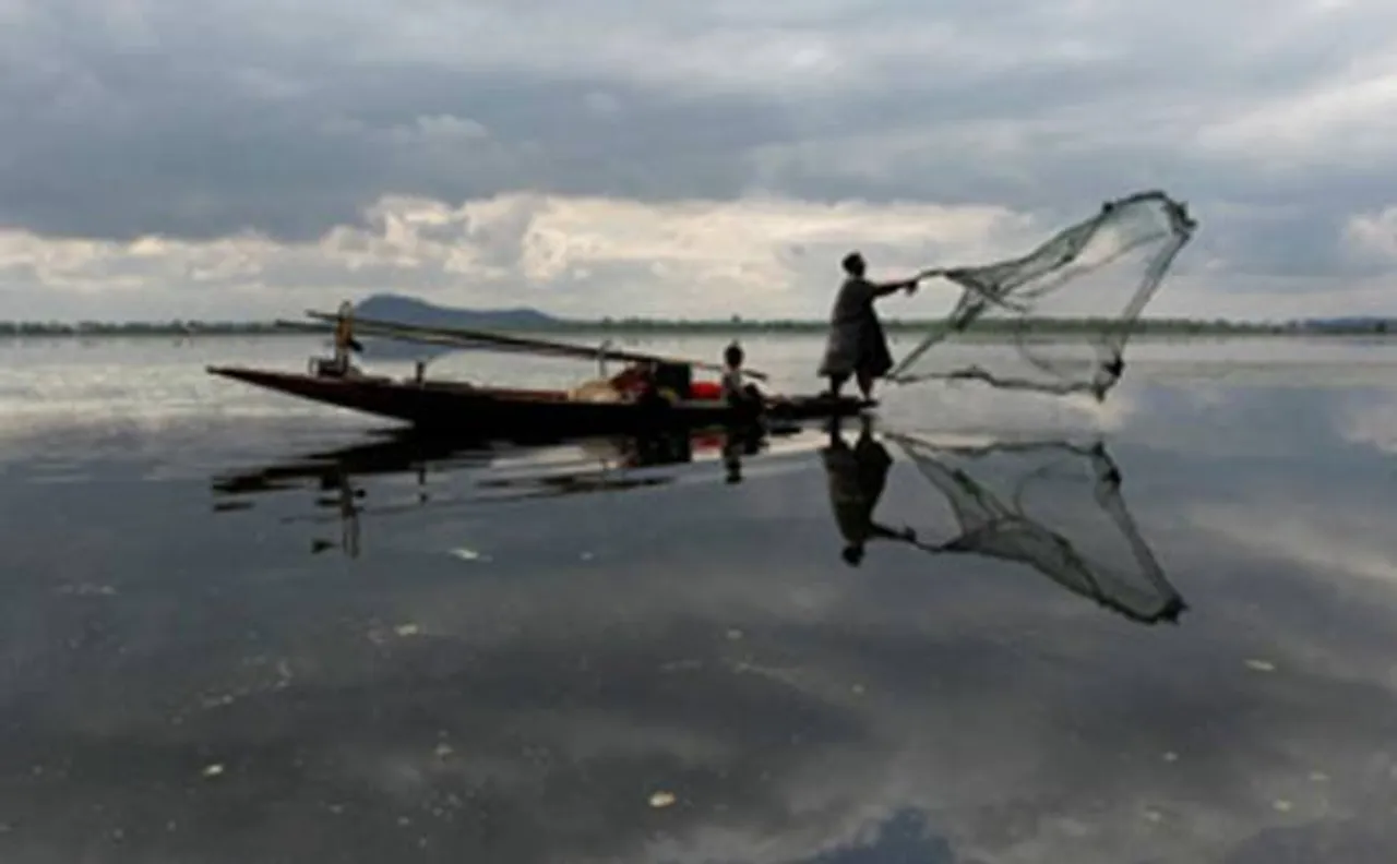 Sri Lankan navy arrests four Tamil Nadu fishermen