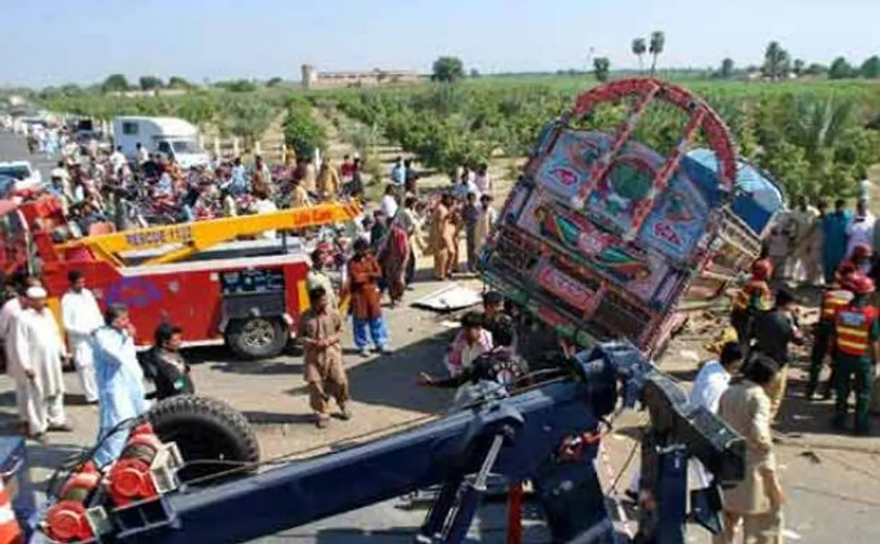 Road mishaps kill 23 in Pakistan