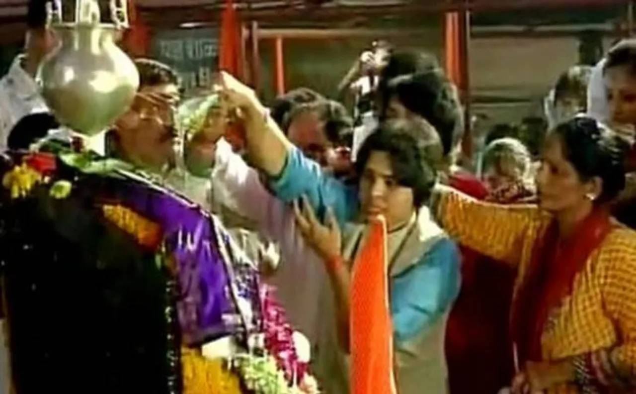 400 year ban lifted, women worship at Shani temple in Maharashtra
