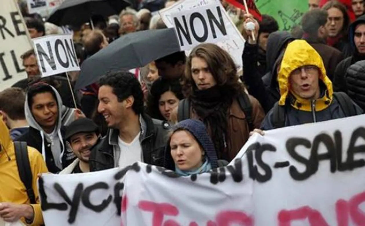 Tear gas, clashes mar French protests over labor law reforms