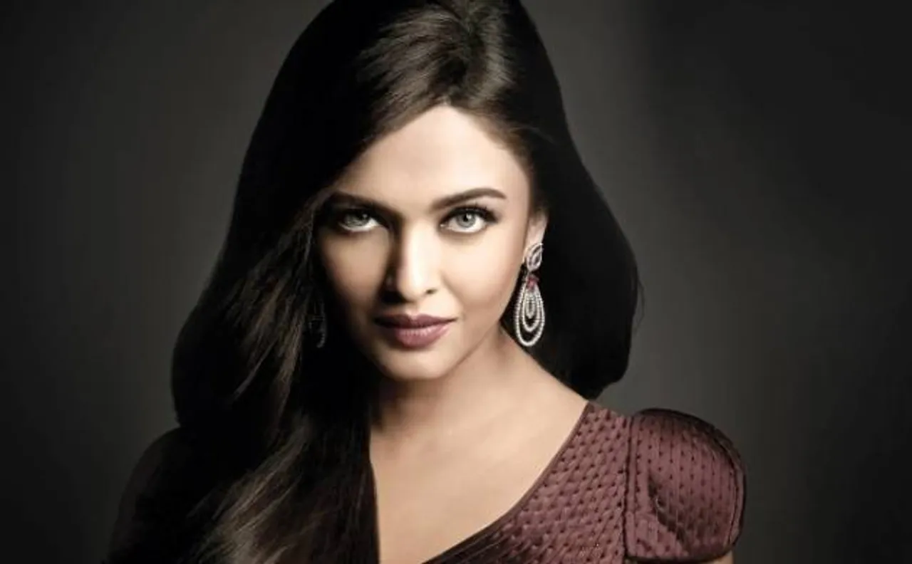 Bollywood Actress Aishwarya Rai Bachchan wins Global Indian of the Year award