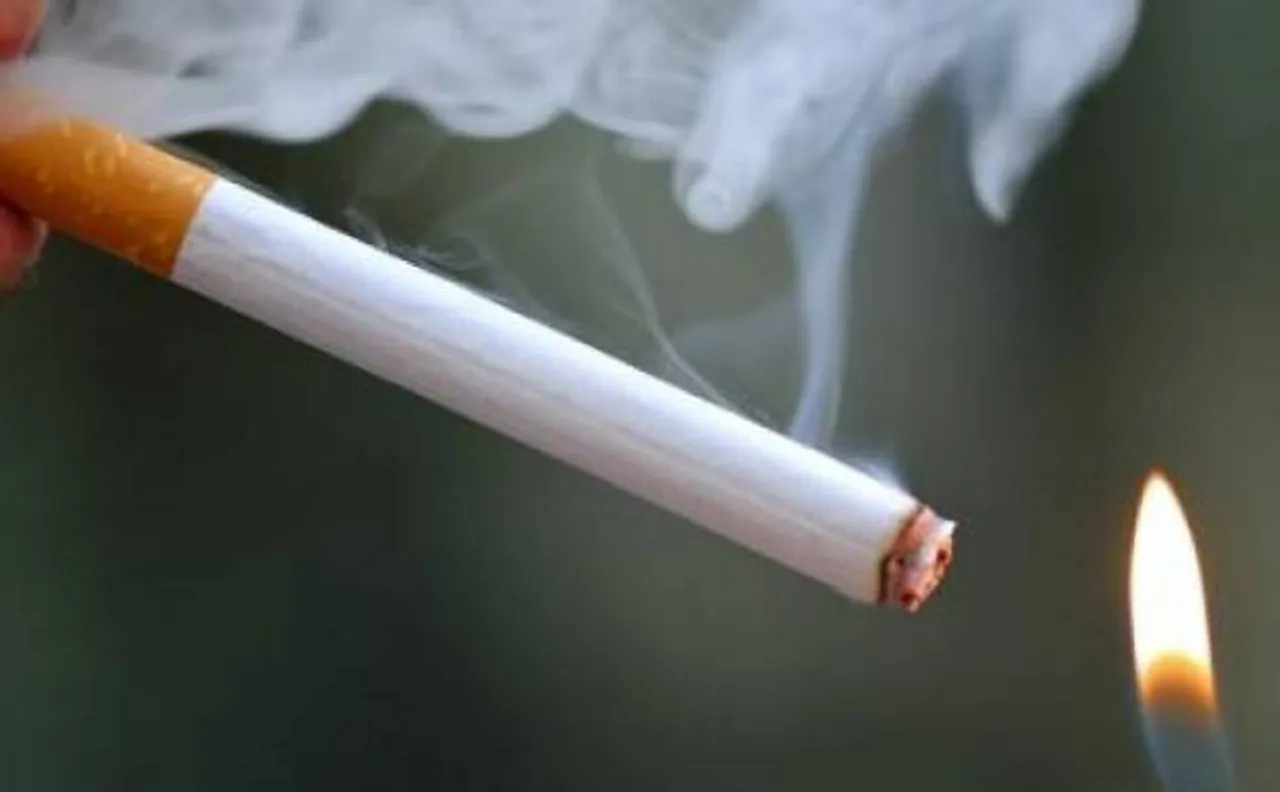 Smokers may earn less than non-smokers: study 