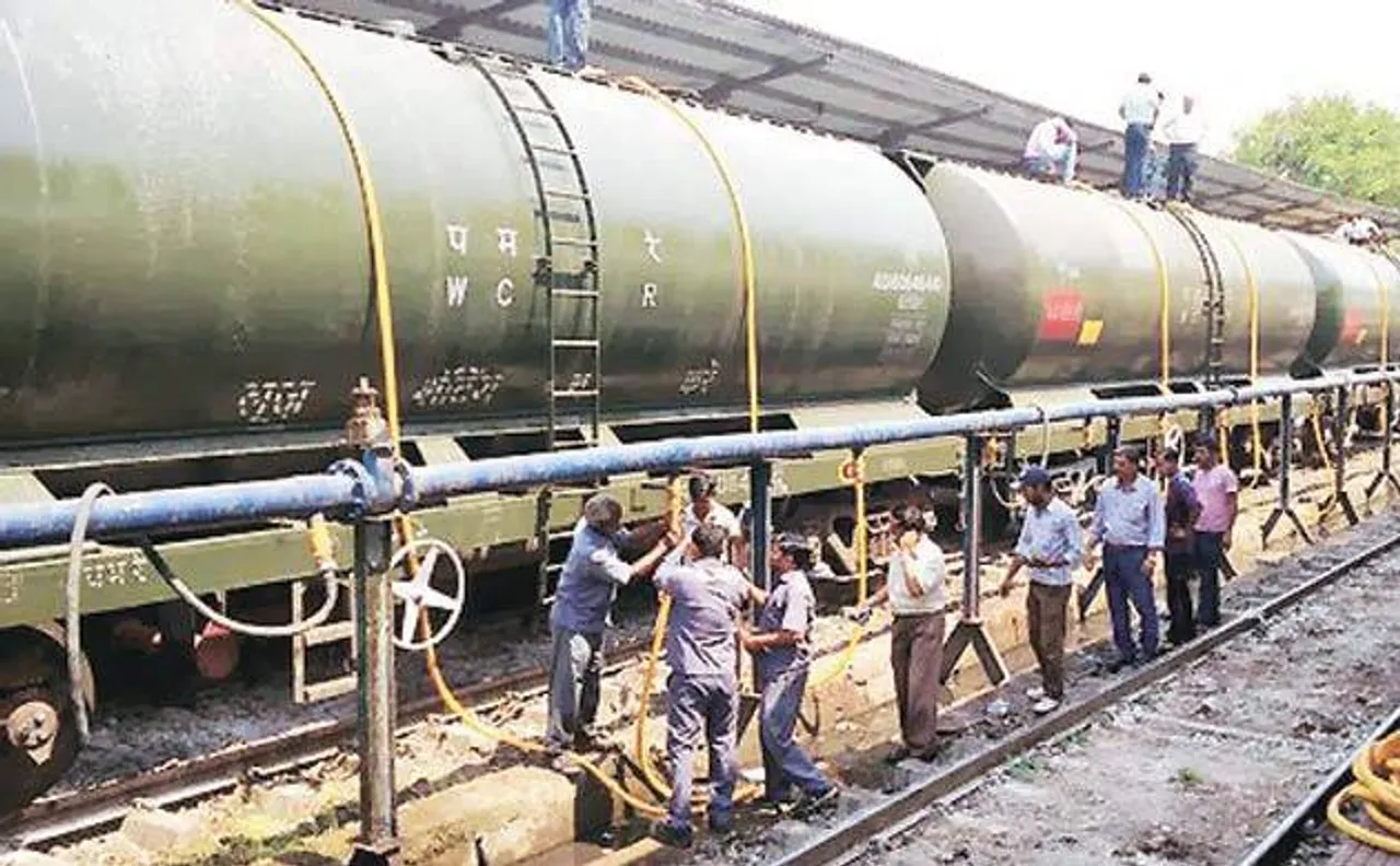 Latur drought: Kejriwal praises PM Narendra Modi for sending special water train, offers assistance from Delhi