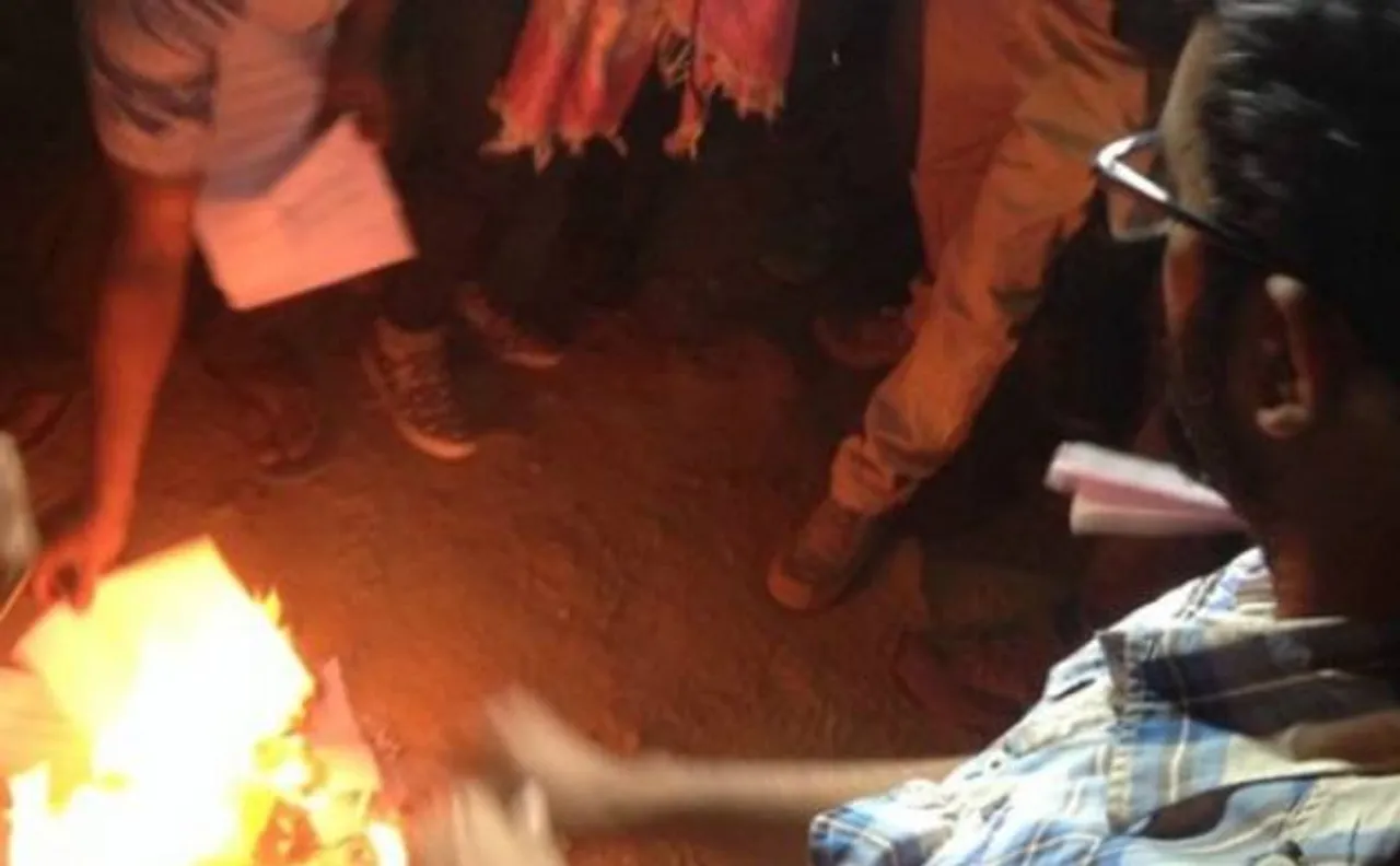 Manusmriti burnt in Delhi University, three students detained