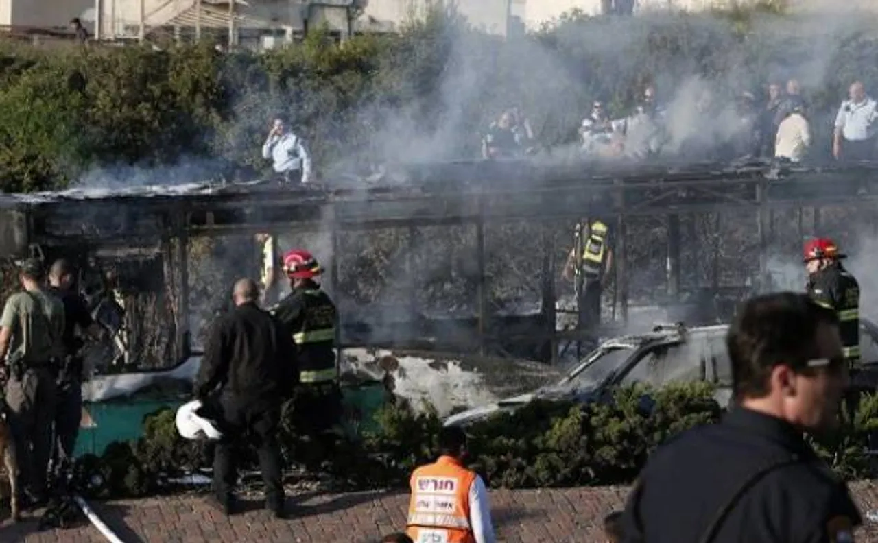 Bomb rips through Jerusalem bus, 21 wounded
