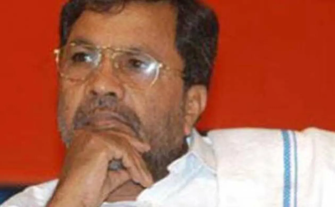 Siddaramaiah drought tour: Controversy after water emptied from tankers to prevent dust