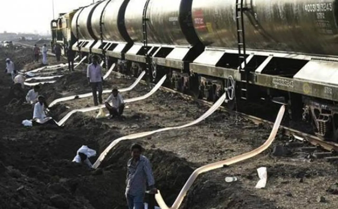 More relief for Latur as another 50 wagon water train carrying 25 lakh litres arrives