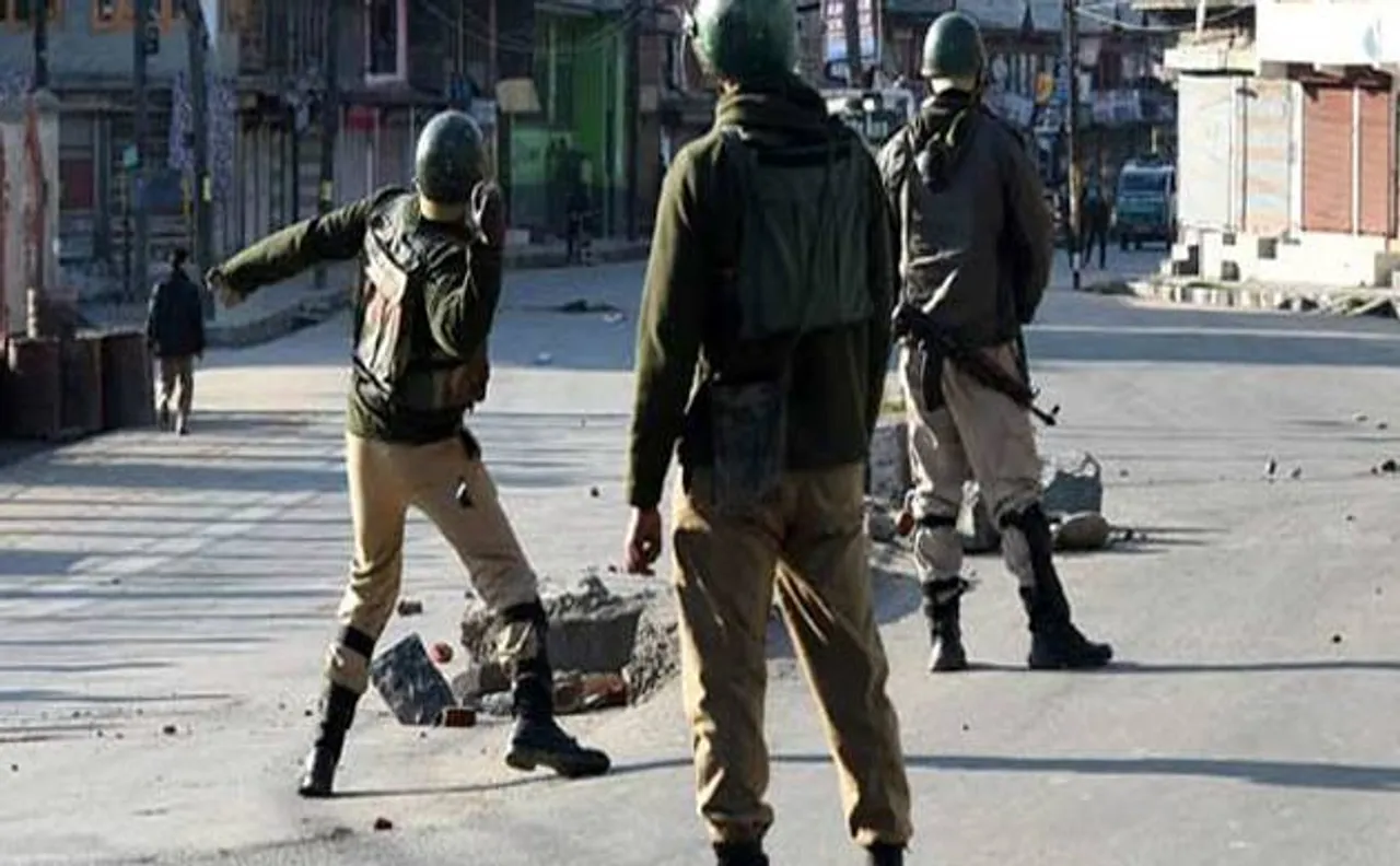 Minor clashes break out in Handwara again