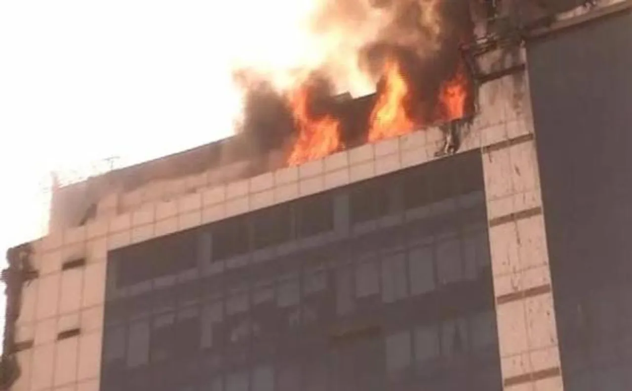 Fire breaks out in 10th floor of a building near Netaji Subhash Place
