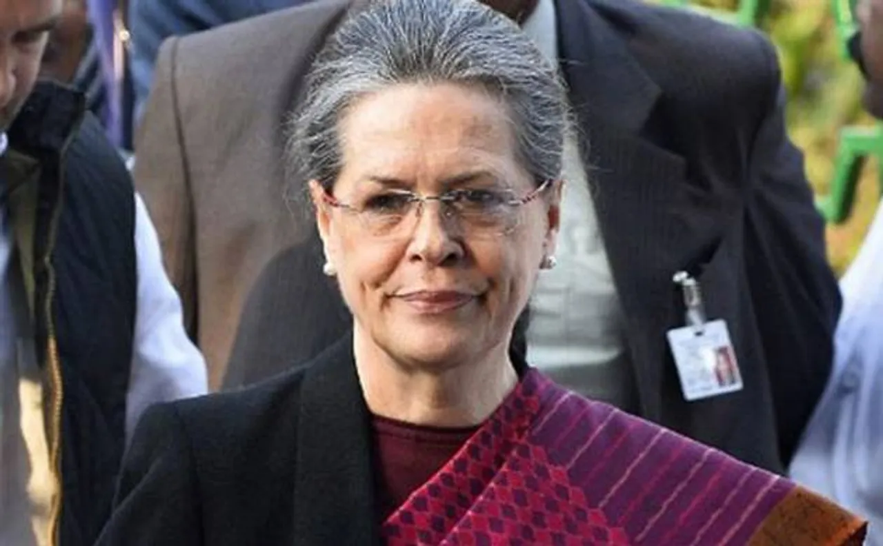 VVIP chopper deal: BJP continues to target Sonia, Congress hits back
