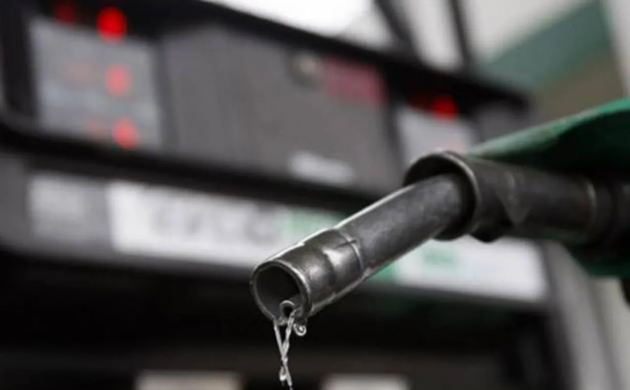 Petrol price hiked by 1.06 a litre, diesel 2.94 paise; Petrol will cost Rs 62.19 per litre in delhi