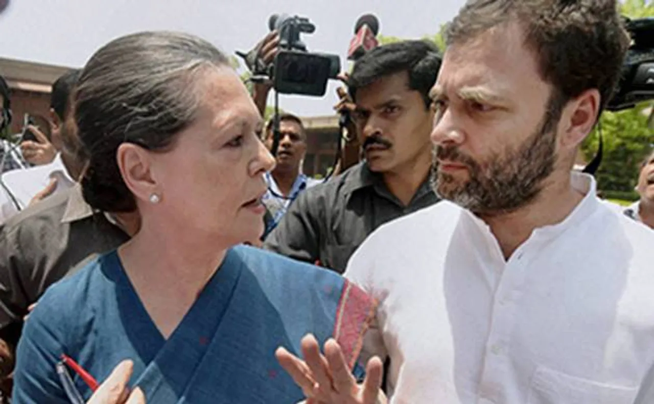 Sonia Gandhi meets party leaders on AgustaWestland issue